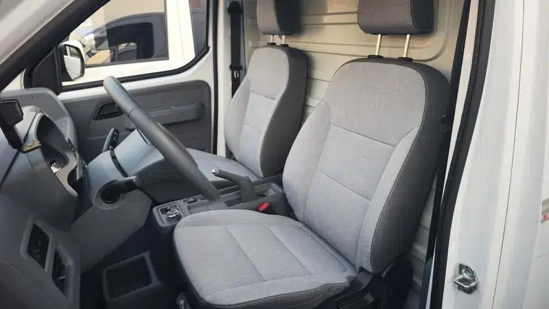 Wuling Yangguang 2024 Model 300km Practical Closed-Window Version 60kW — миниатюра 13