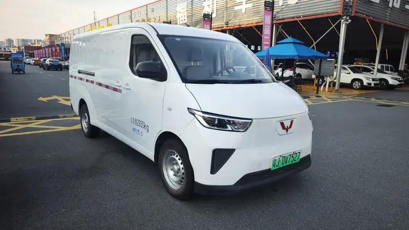 Wuling Yangguang 2024 Model 300km Practical Closed-Window Version 60kW — миниатюра 3