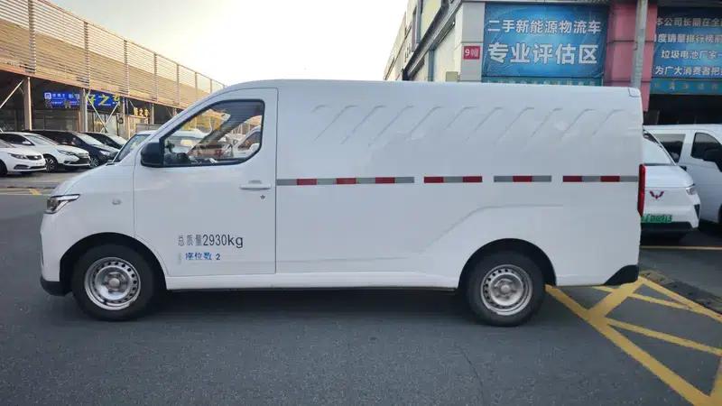 Wuling Yangguang 2024 Model 300km Practical Closed-Window Version 60kW — миниатюра 4