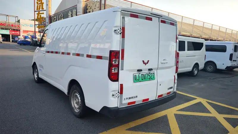 Wuling Yangguang 2024 Model 300km Practical Closed-Window Version 60kW — миниатюра 5