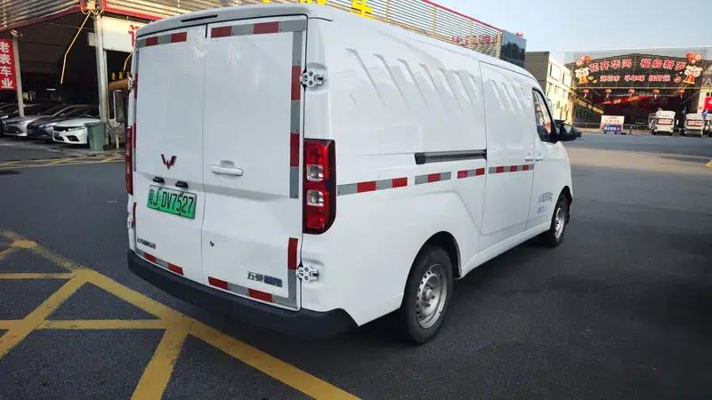 Wuling Yangguang 2024 Model 300km Practical Closed-Window Version 60kW — миниатюра 7