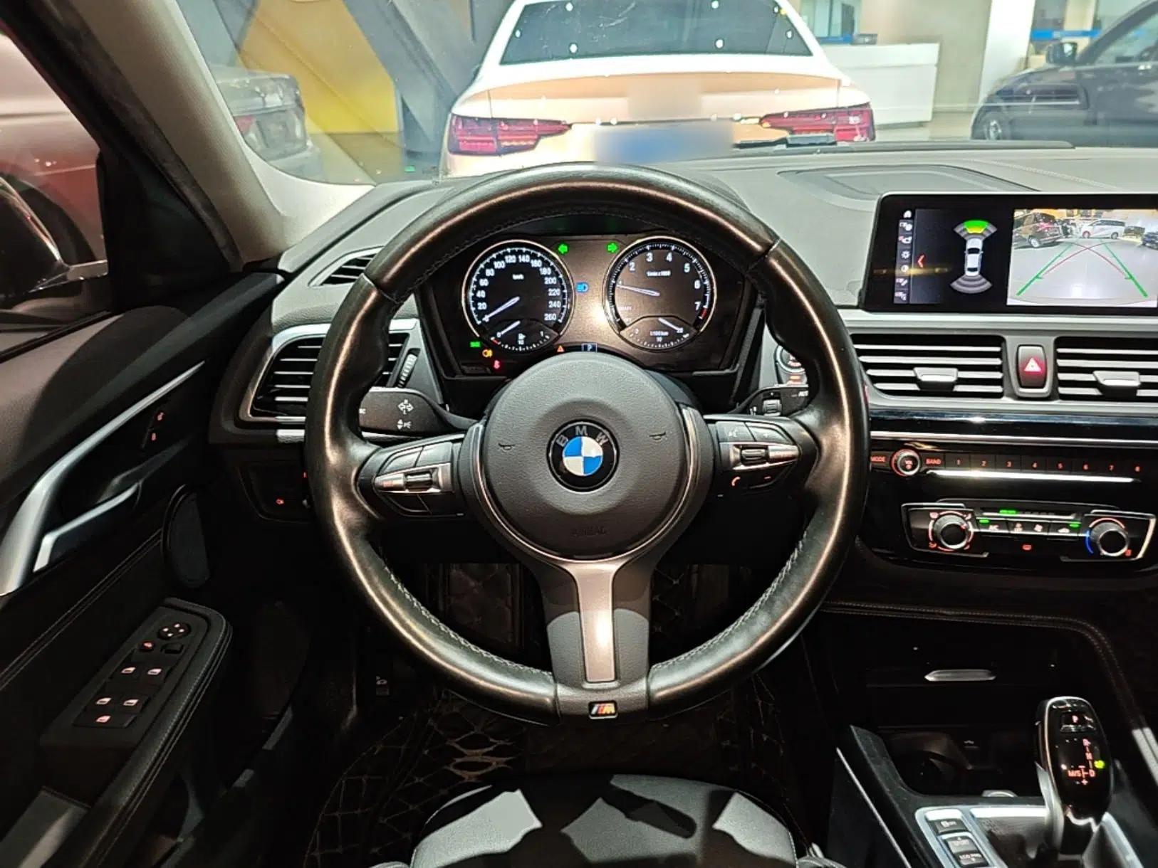 BMW 1 Series 2020 120i M Sport Package — миниатюра 13