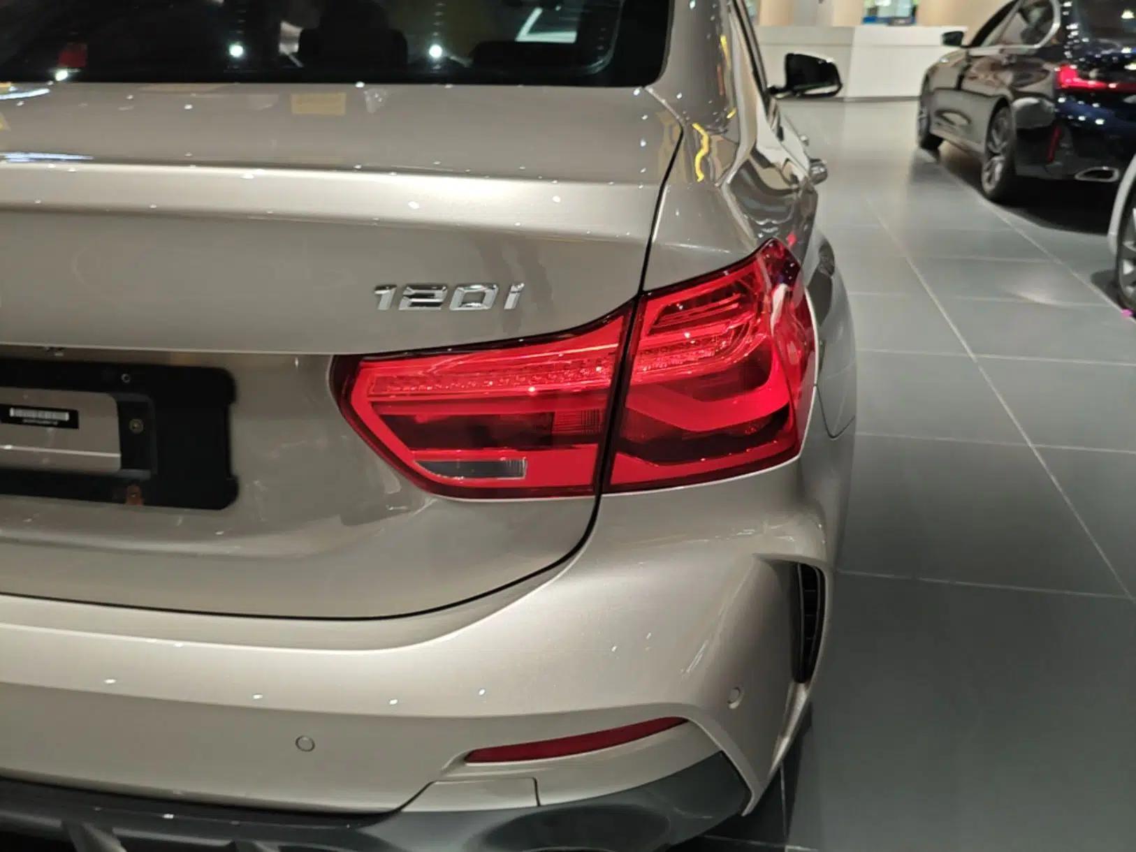 BMW 1 Series 2020 120i M Sport Package — миниатюра 9