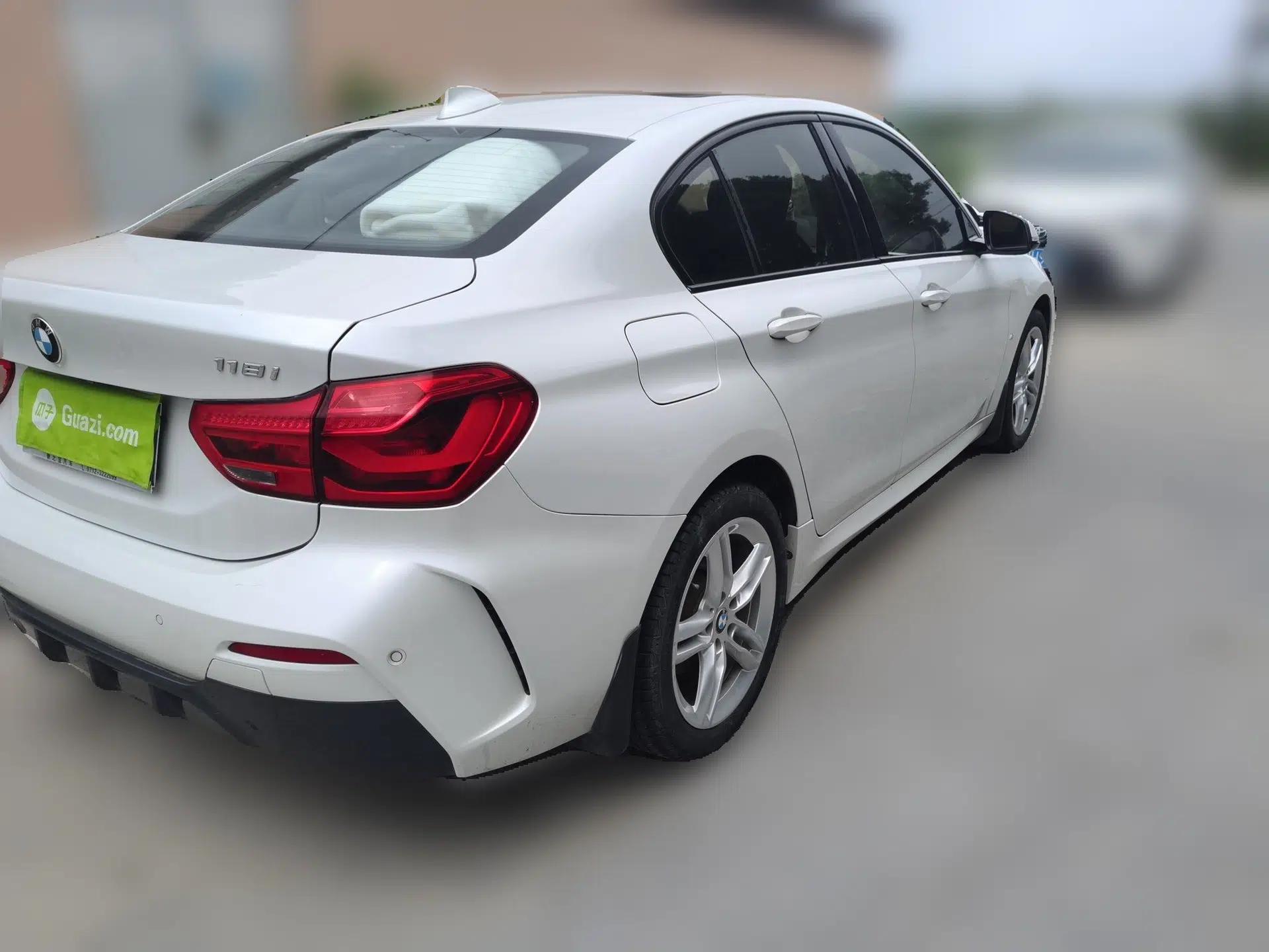 BMW 1 Series 2019 118i Fashion Model — миниатюра 6
