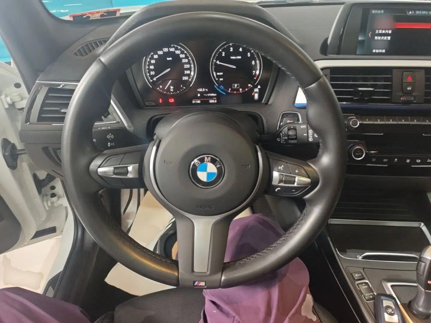 BMW 1 Series 2018 120i M Sport Package — миниатюра 13