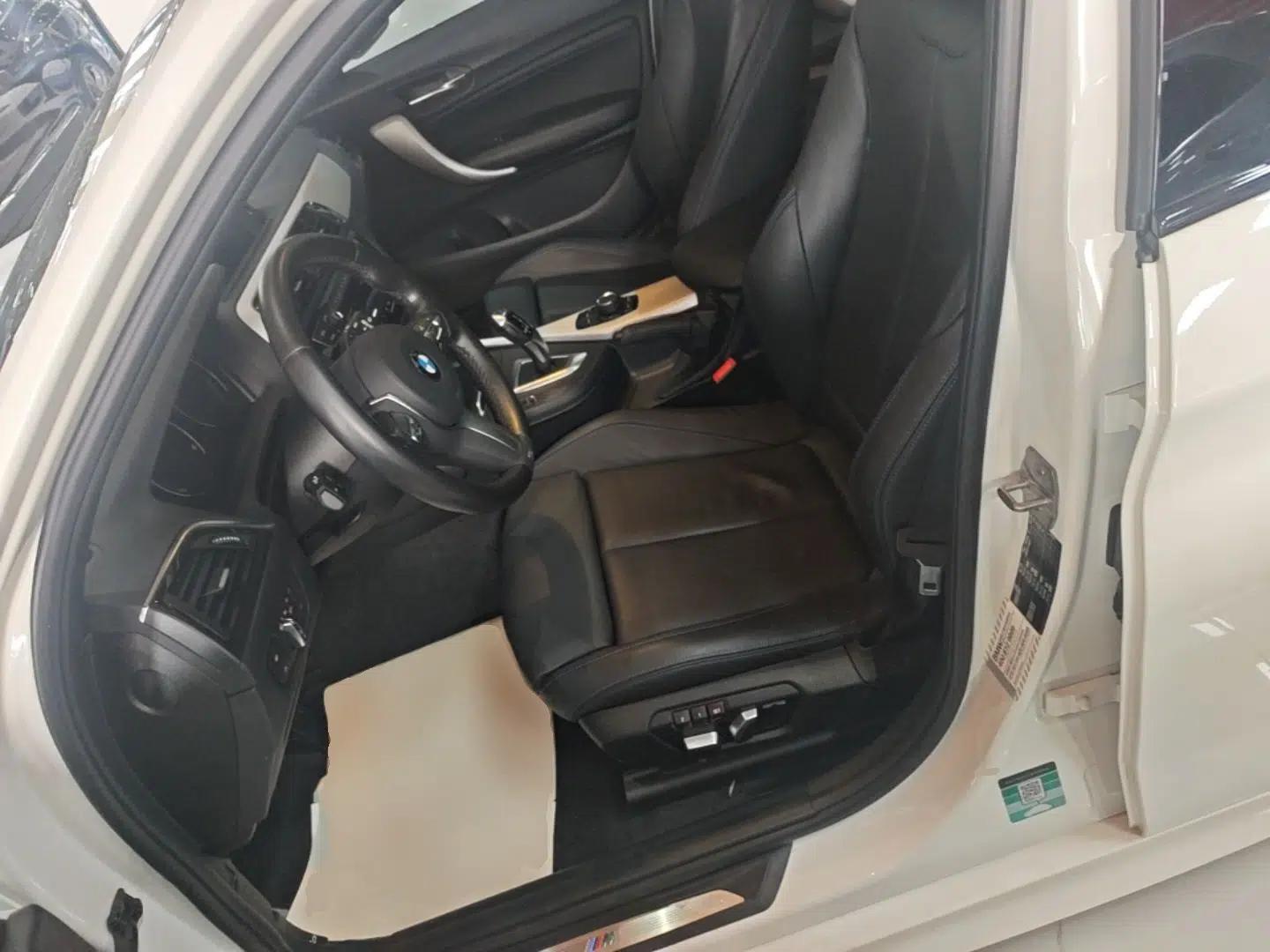 BMW 1 Series 2018 120i M Sport Package — миниатюра 17