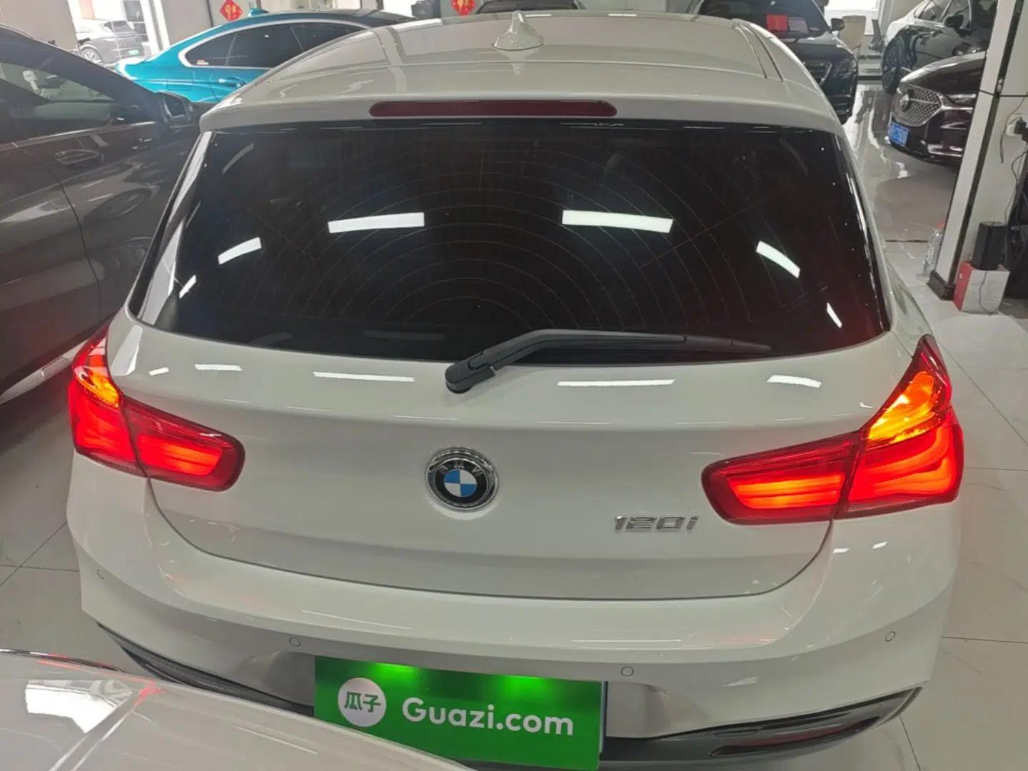 BMW 1 Series 2018 120i M Sport Package — миниатюра 5