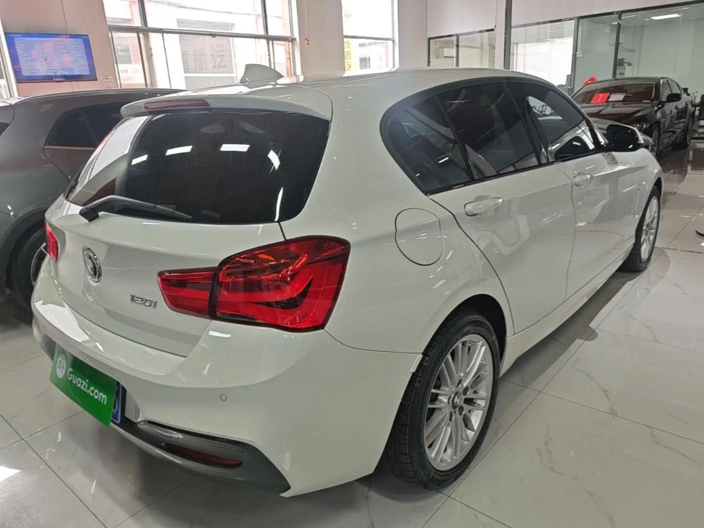 BMW 1 Series 2018 120i M Sport Package — миниатюра 6