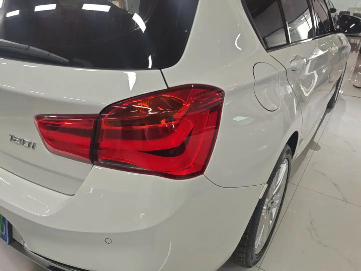 BMW 1 Series 2018 120i M Sport Package — миниатюра 9