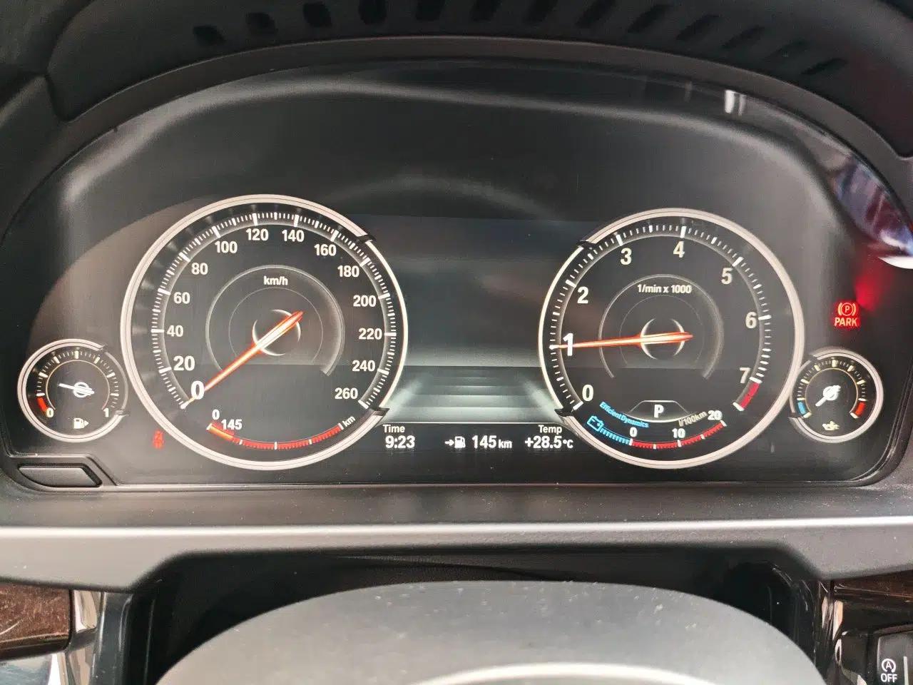 BMW X5 2015 xDrive28i — миниатюра 11