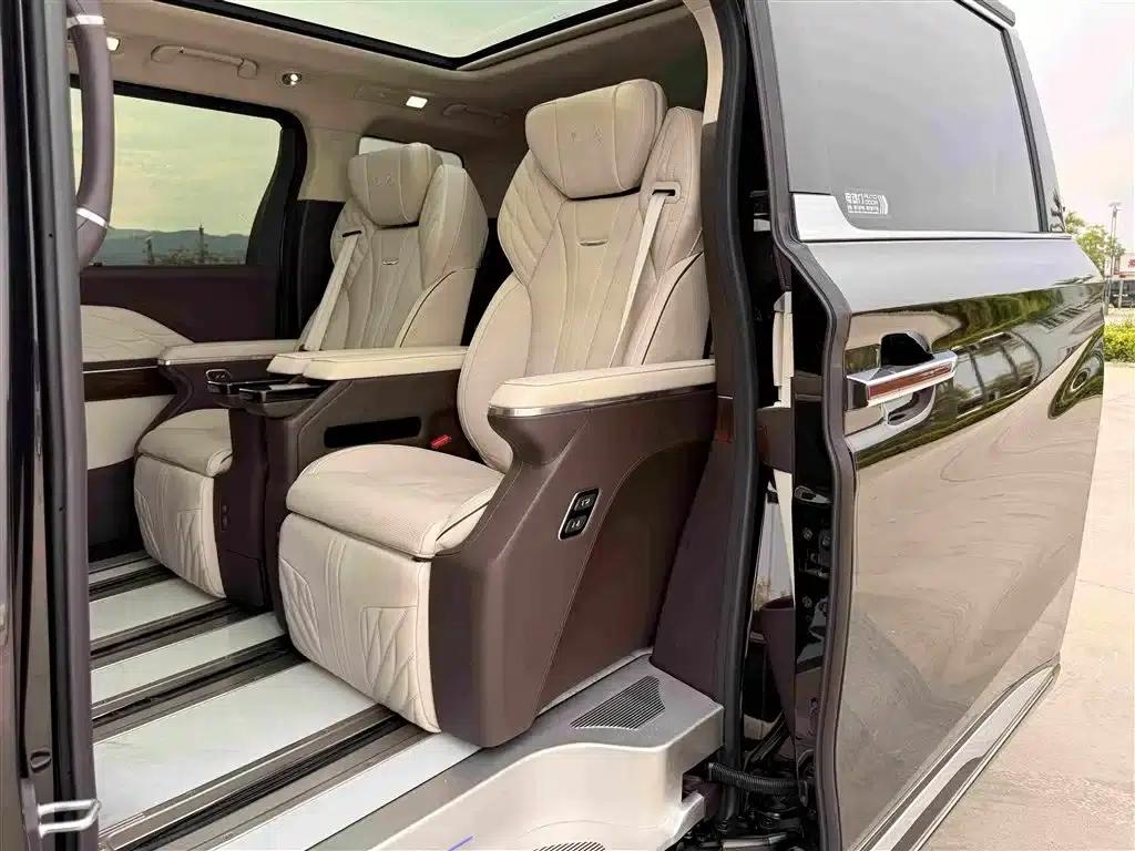 Hongqi HQ9 2023 2.0T Intelligent Flagship Edition — миниатюра 12