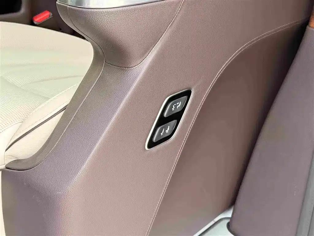 Hongqi HQ9 2023 2.0T Intelligent Flagship Edition — миниатюра 18