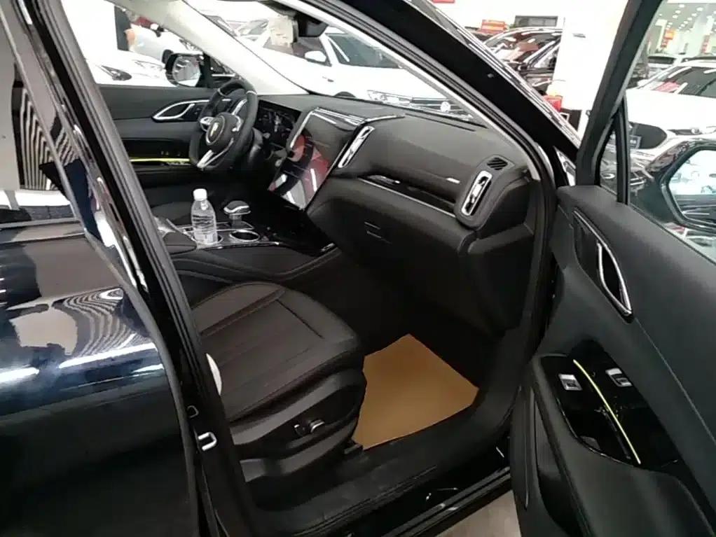 Hongqi HS3 PHEV 2024 Model, 115km/h Performance Edition — миниатюра 25