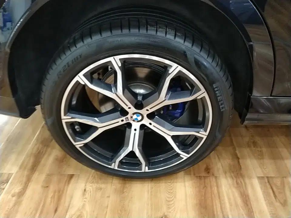 BMW X6 2023 xDrive40i Luxury Model with M Sport Package — миниатюра 11