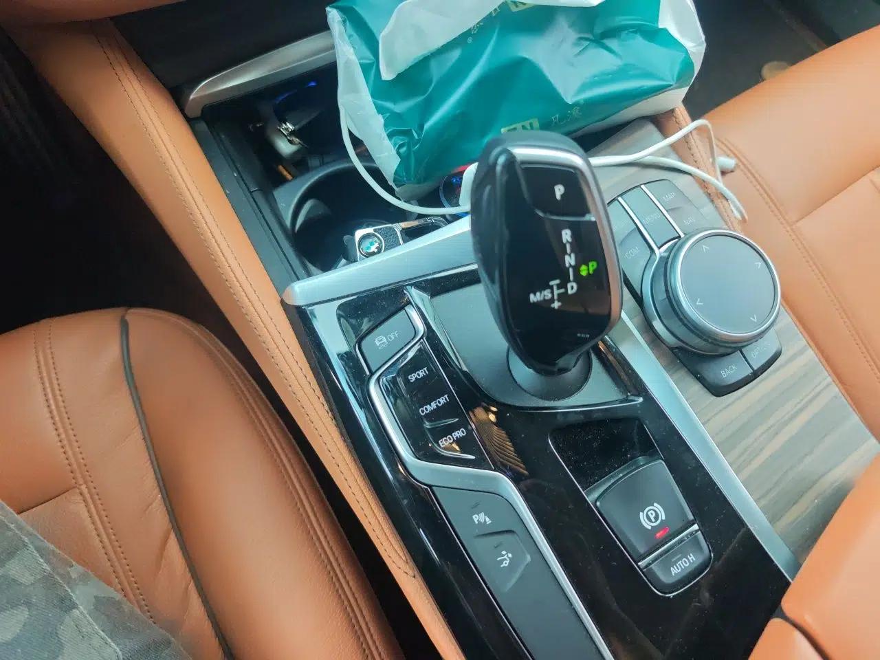 BMW 6 Series GT 2019 630i Luxury Design Package — миниатюра 14