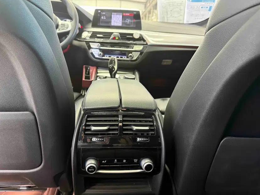 BMW 6 Series GT 2019 630i M Sport Package — миниатюра 15