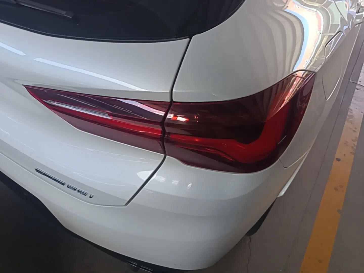 BMW X2 2022 sDrive25i Midnight Edition — миниатюра 14