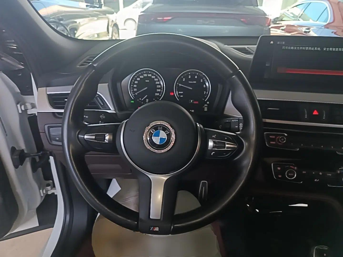 BMW X2 2022 sDrive25i Midnight Edition — миниатюра 18