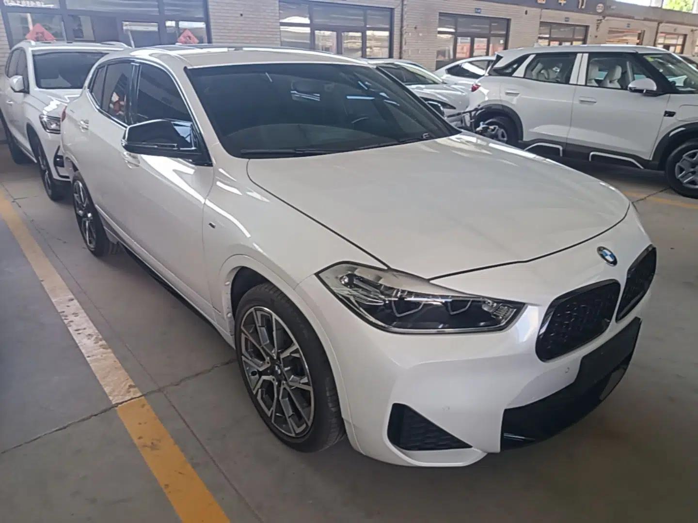 BMW X2 2022 sDrive25i Midnight Edition — миниатюра 3