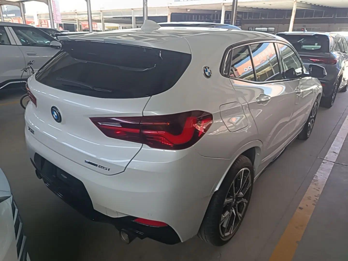 BMW X2 2022 sDrive25i Midnight Edition — миниатюра 6
