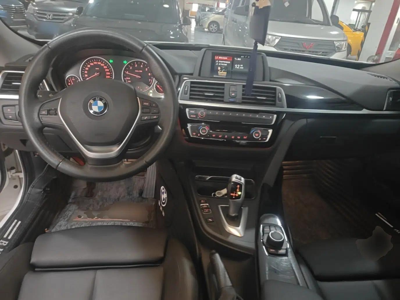 BMW 3 Series GT 2018 320i Sport Edition — миниатюра 12