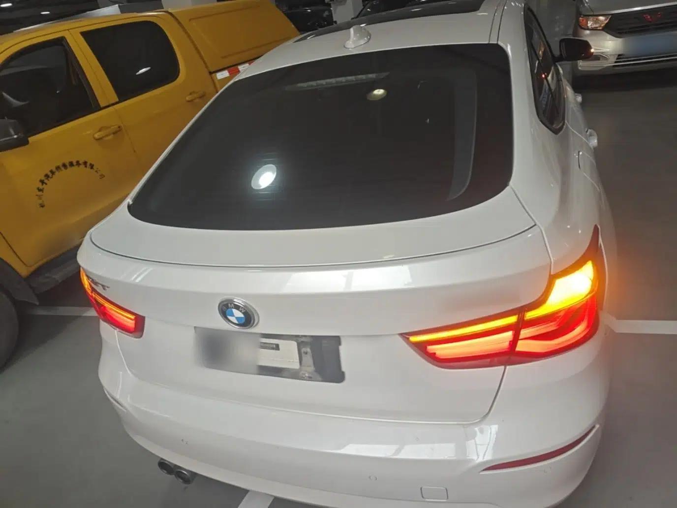 BMW 3 Series GT 2018 320i Sport Edition — миниатюра 5