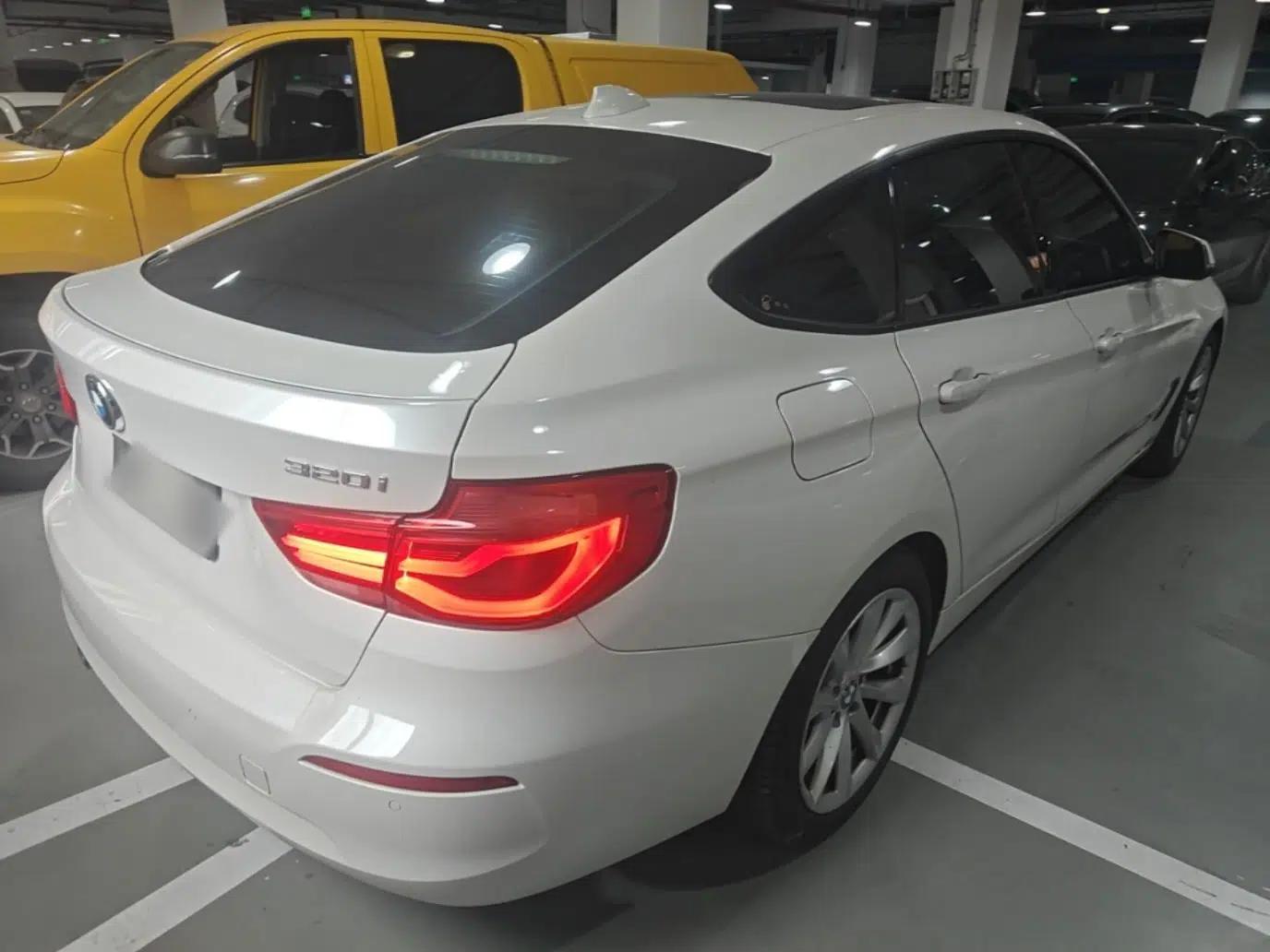 BMW 3 Series GT 2018 320i Sport Edition — миниатюра 6