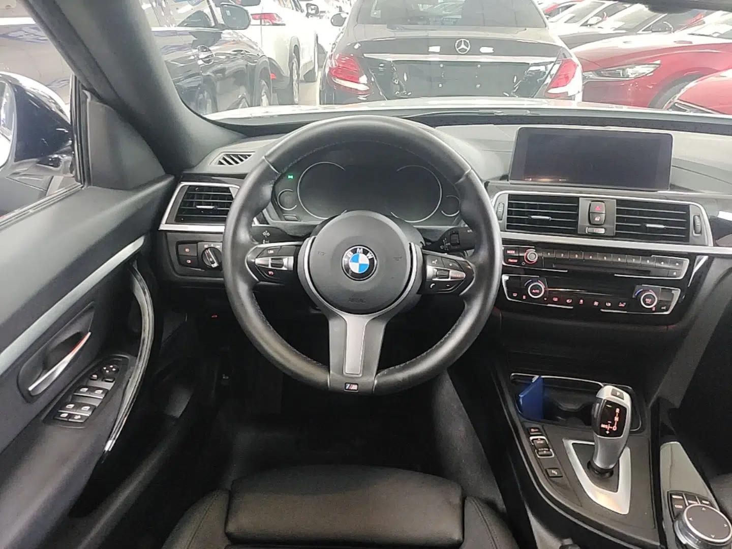 BMW 3 Series GT 2020 320i M Sport Package — миниатюра 13