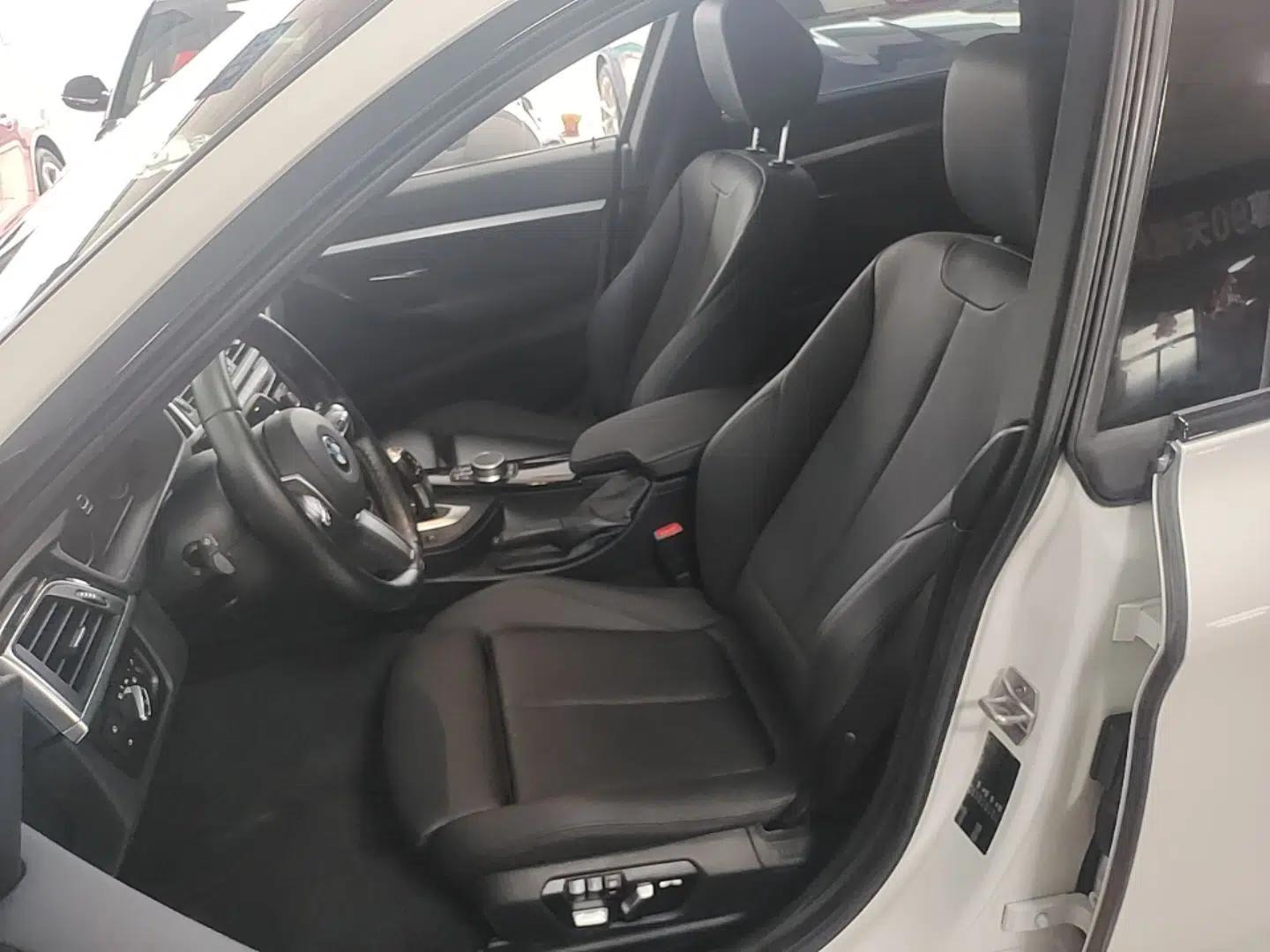 BMW 3 Series GT 2020 320i M Sport Package — миниатюра 17