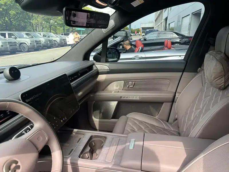 NIO ES8 2026 Model Six-Seat Executive Signature Edition — миниатюра 23