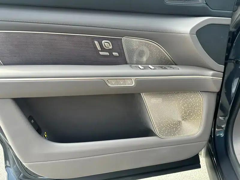 NIO ES8 2026 Model Six-Seat Executive Signature Edition — миниатюра 6