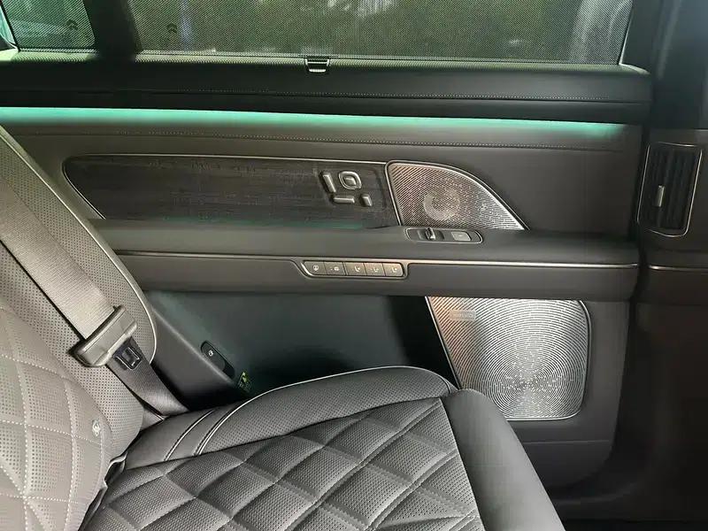 NIO ES8 2026 Model Six-Seat Executive Signature Edition — миниатюра 8