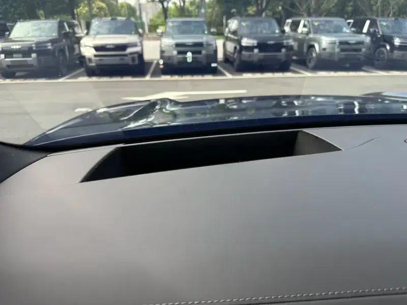 NIO ES8 2026 Model Six-Seat Executive Signature Edition — миниатюра 10
