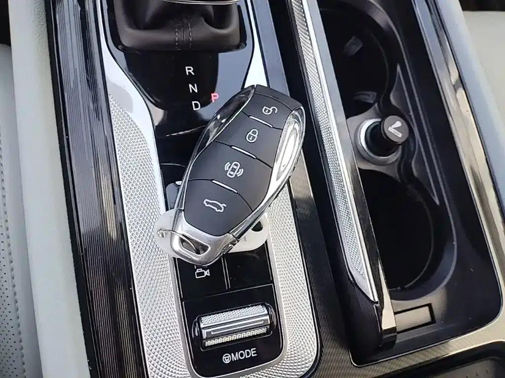 Hongqi H5 PHEV 2025 Model 170 Super Hybrid — миниатюра 12