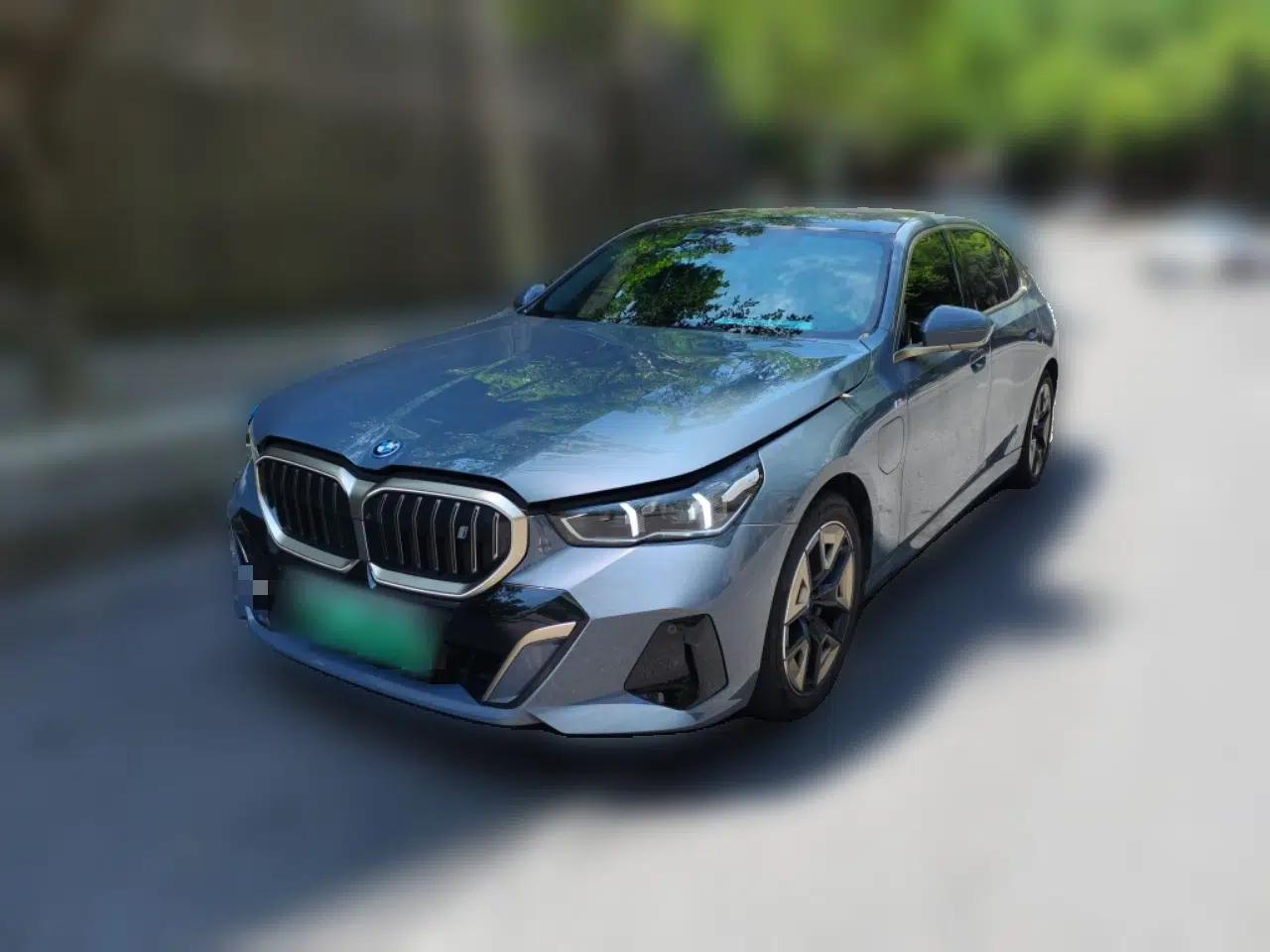 BMW i5 2024 eDrive 35L Luxury Model with M Sport Package — миниатюра 1