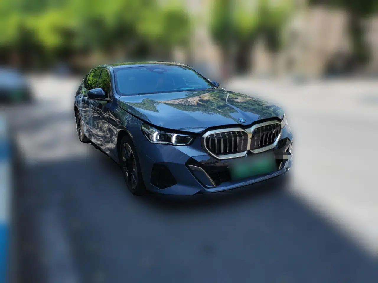 BMW i5 2024 eDrive 35L Luxury Model with M Sport Package — миниатюра 3