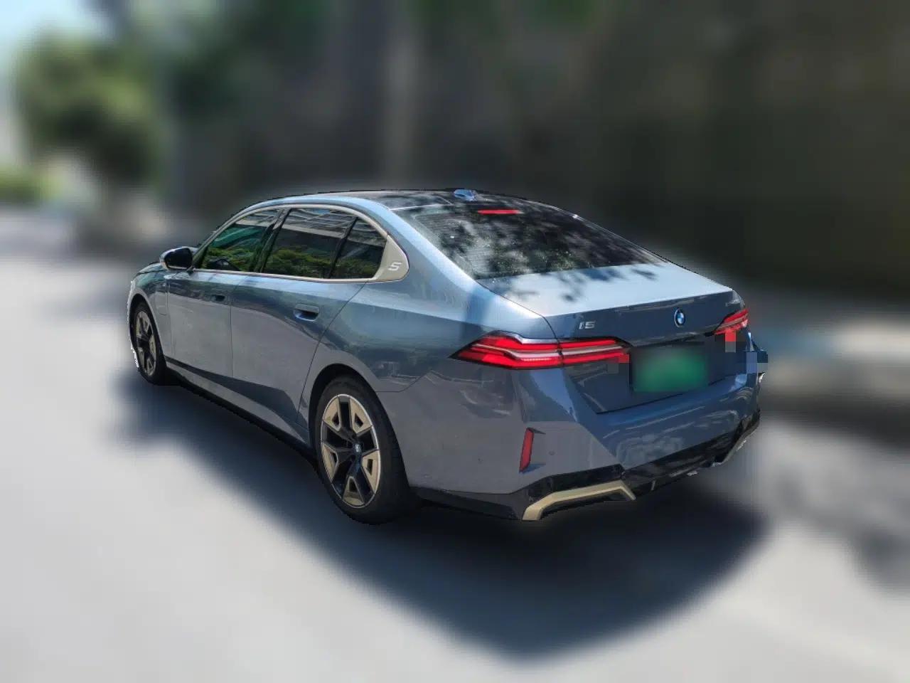 BMW i5 2024 eDrive 35L Luxury Model with M Sport Package — миниатюра 4