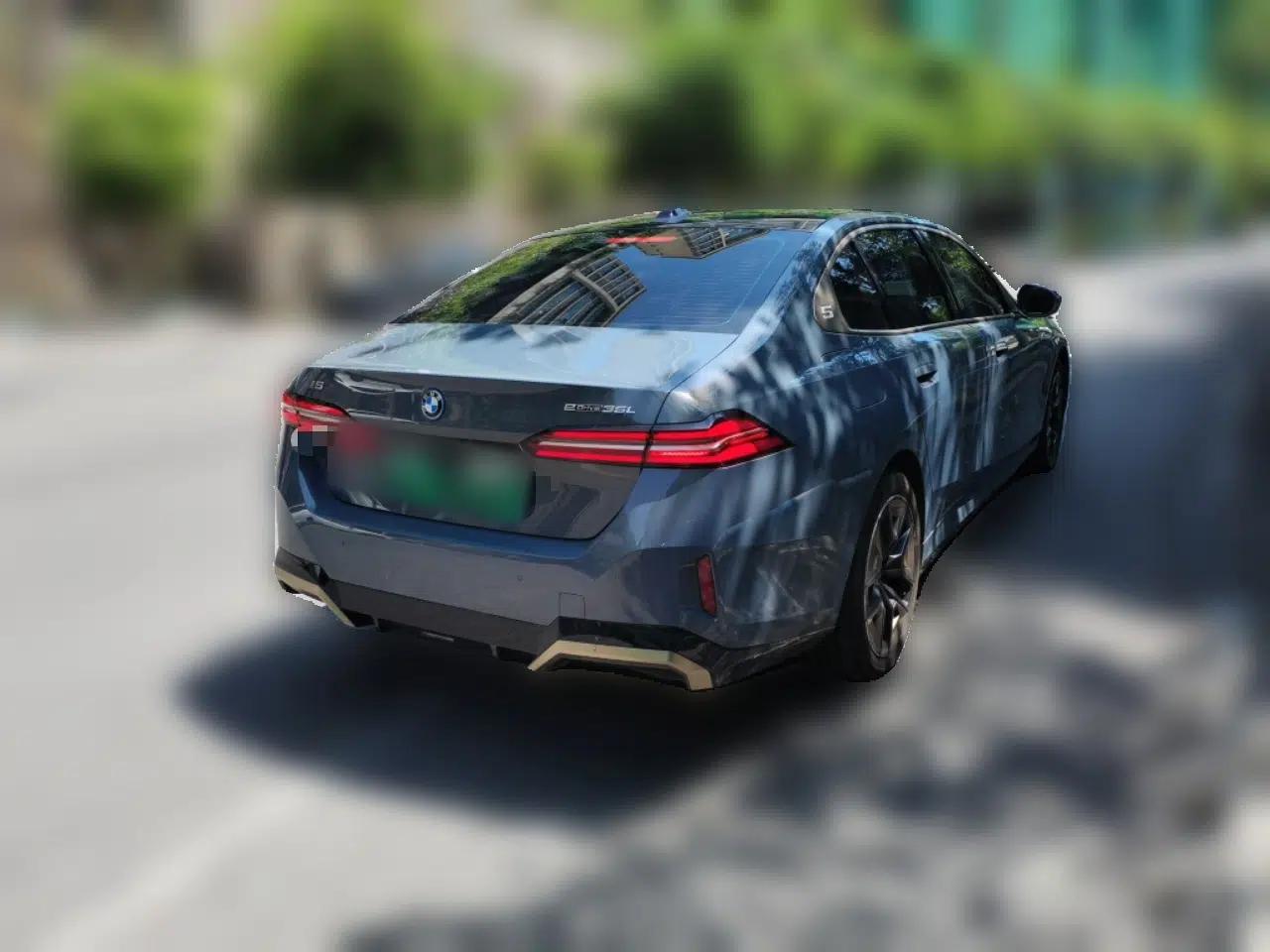 BMW i5 2024 eDrive 35L Luxury Model with M Sport Package — миниатюра 6