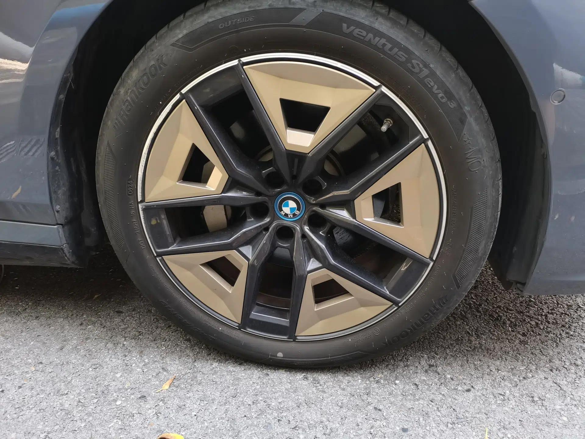 BMW i5 2024 eDrive 35L Luxury Model with M Sport Package — миниатюра 8