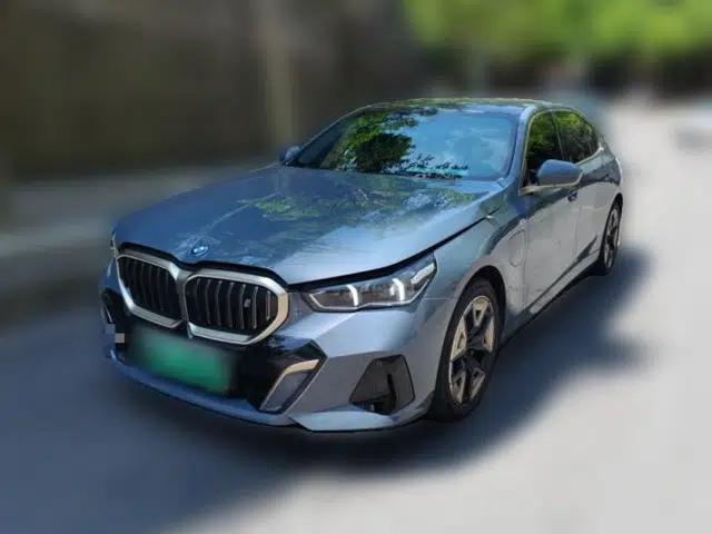 BMW i5 2024 eDrive 35L Luxury Model with M Sport Package