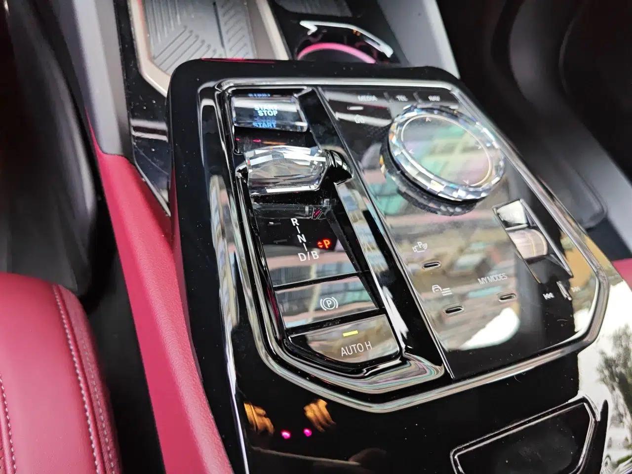 BMW i5 2024 eDrive 35L Luxury Model with M Sport Package — миниатюра 14