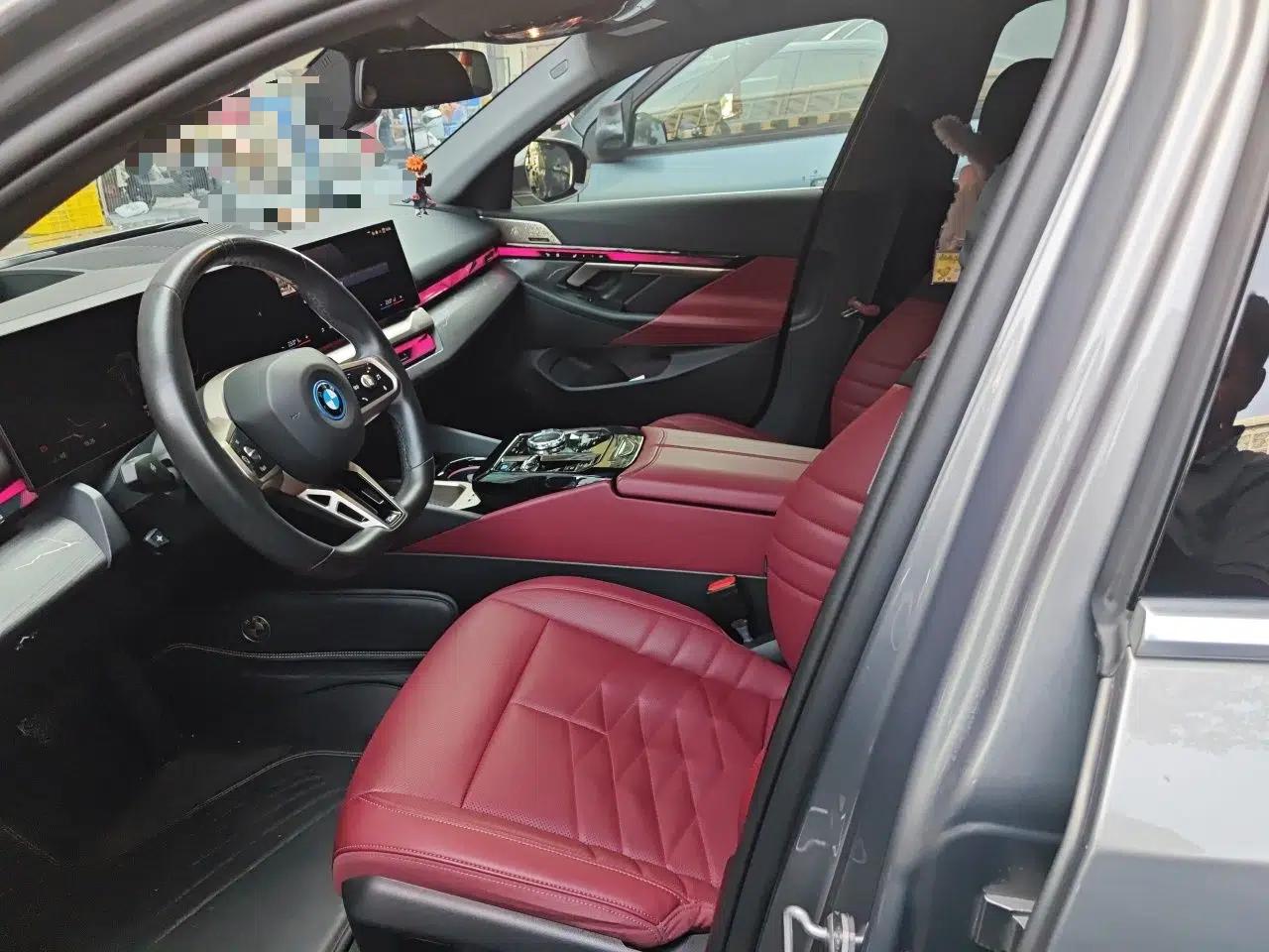 BMW i5 2024 eDrive 35L Luxury Model with M Sport Package — миниатюра 15