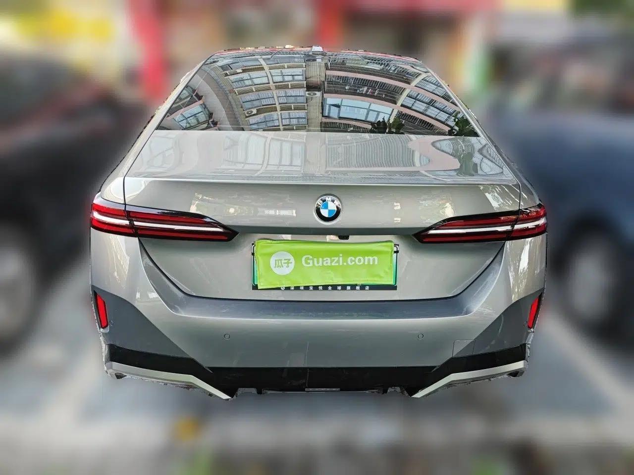 BMW i5 2024 eDrive 35L Luxury Model with M Sport Package — миниатюра 5
