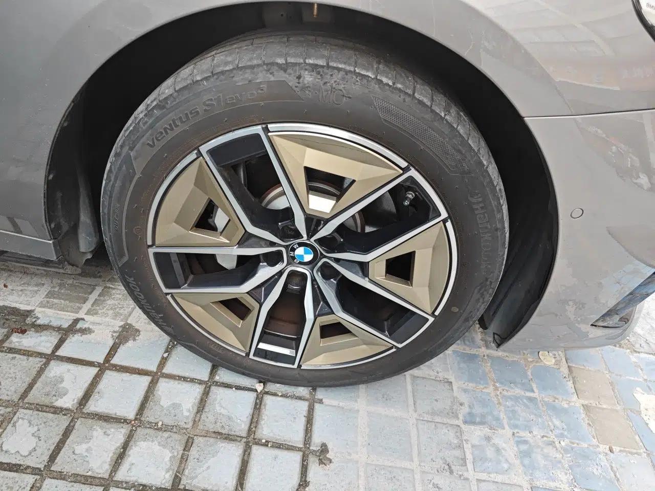BMW i5 2024 eDrive 35L Luxury Model with M Sport Package — миниатюра 8