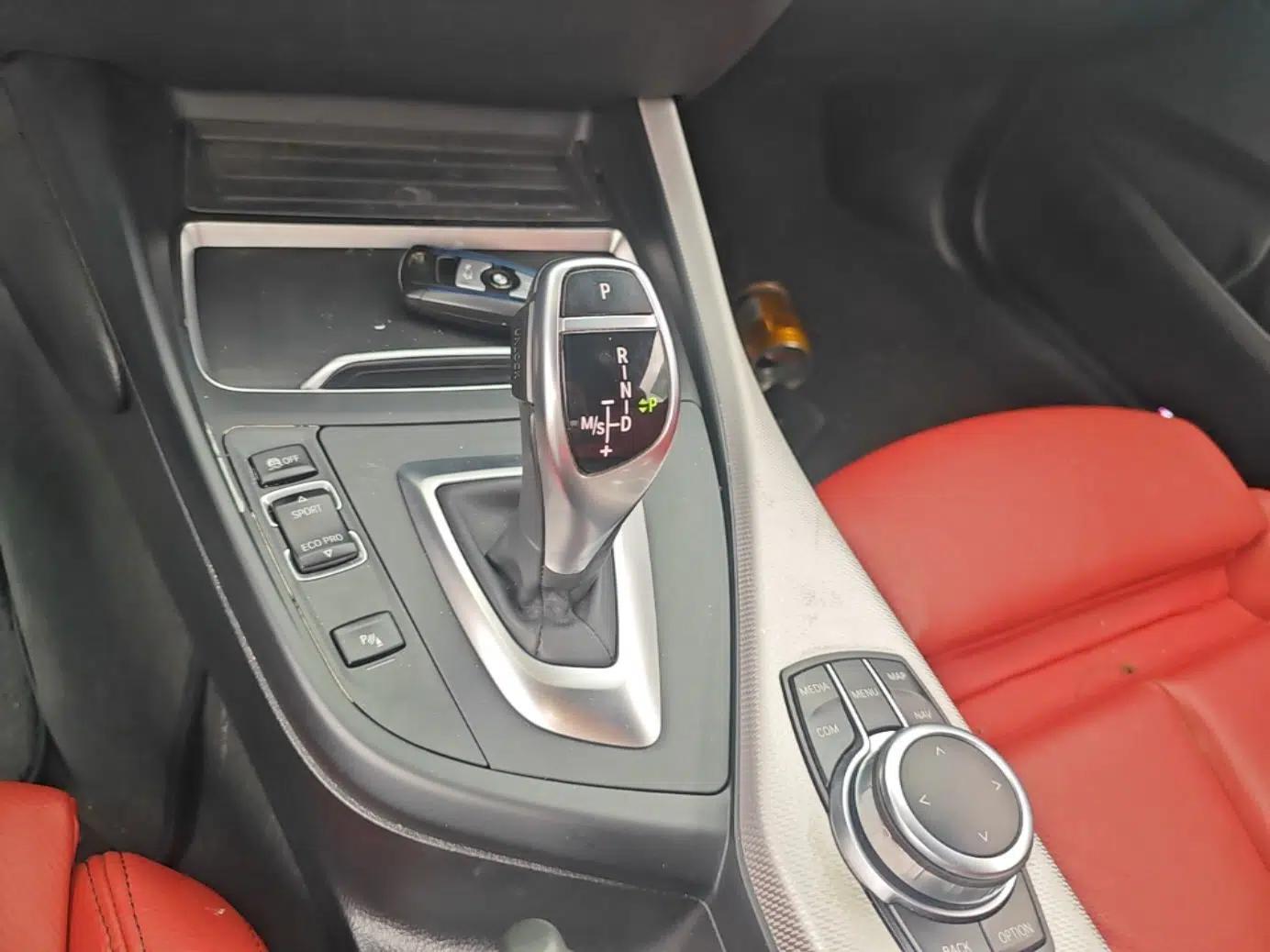 BMW 2 Series 2018 225i Convertible Coupe Luxury Model M Sport Package — миниатюра 16