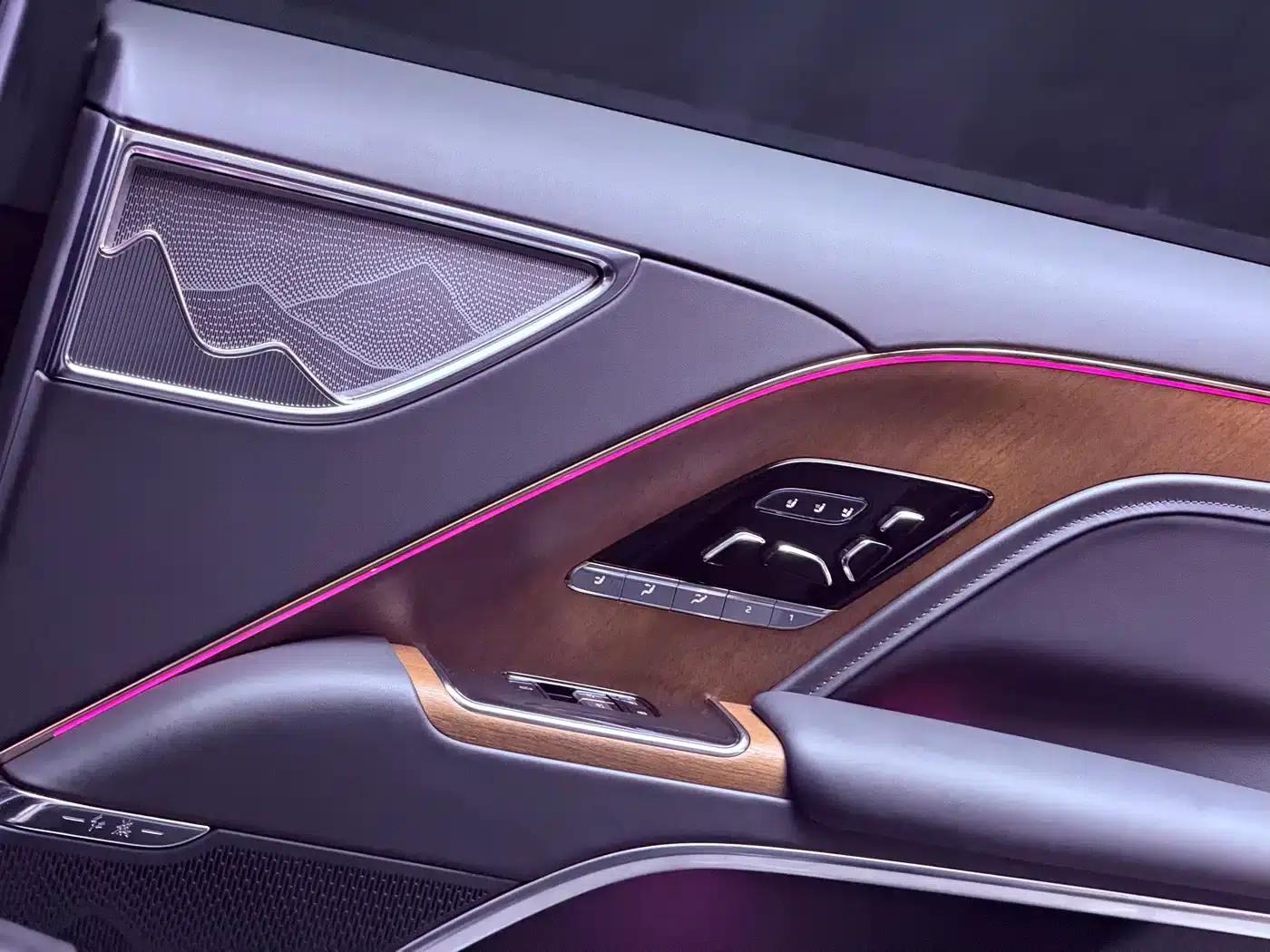 Hongqi Golden Sunflower Elegant 2024 Model 3.0T V6 — миниатюра 11