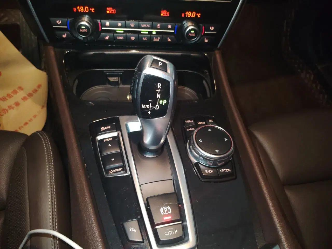 BMW 5 Series GT 2014 528i Luxury Edition — миниатюра 14
