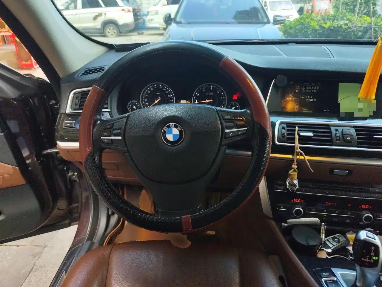 BMW 5 Series GT 2017 528i Leading Model — миниатюра 10