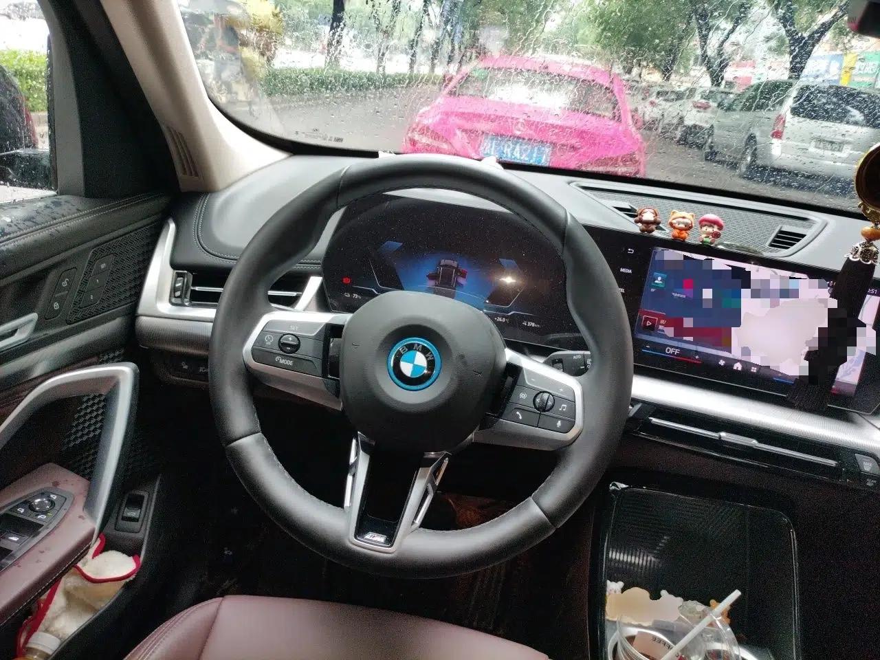 BMW iX1 2023 eDrive25L M Sport Package — миниатюра 10