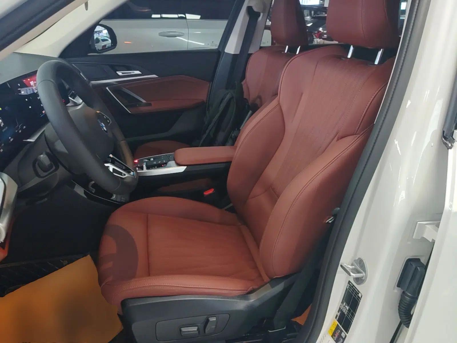 BMW iX1 2025 eDrive25L M Sport Package — миниатюра 17